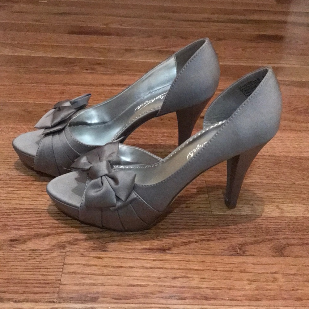 Heels - Picture 4 of 6